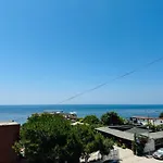 Sea View Escape *